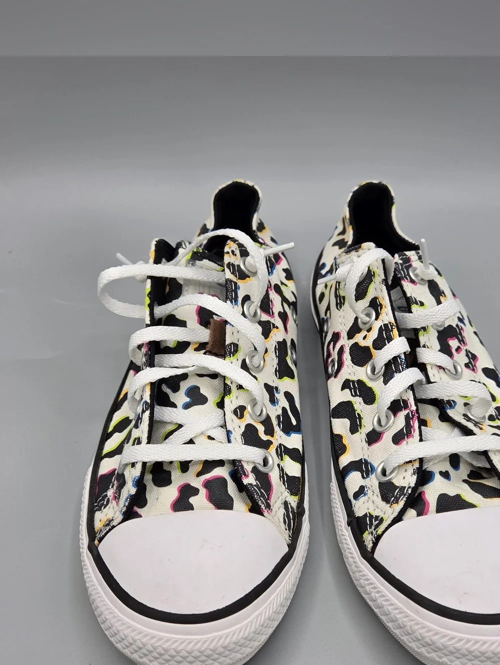 Converse Kids Low-Top Sneakers in White with Neon Leopard Print - Size 3